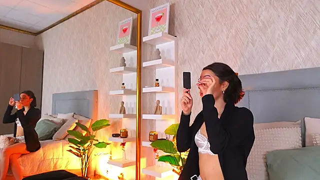 Sofy Bradd online show from 19, 4, 2026