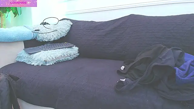 Daisy Price online show from 25, 11, 2025