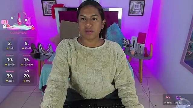 Khloee f w online show from 18, 9, 2025