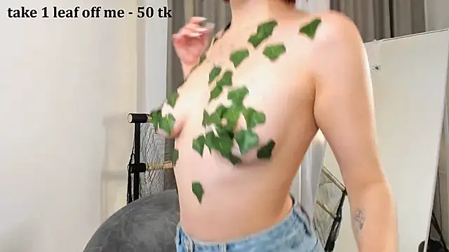 Snapshot of LeelooYolo chatting on 31, 10, 2025 LeelooYolo online show from 31, 10, 2025