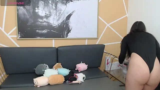 olivia russo  online show from 17, 10, 2025