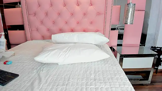 LiliCarterm online show from 8, 11, 2025