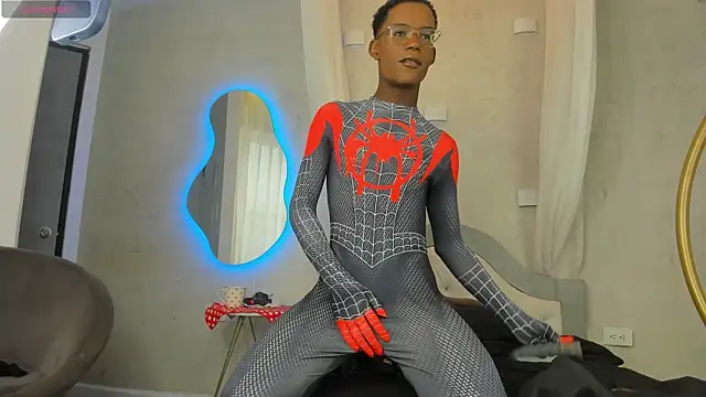 Snapshot of MaxFoxx_ chatting on 19, 9, 2025 MaxFoxx online show from 19, 9, 2025