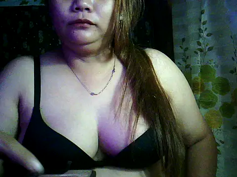 Snapshot of yuana25 chatting on 4, 10, 2025 yuana25 online show from 4, 10, 2025