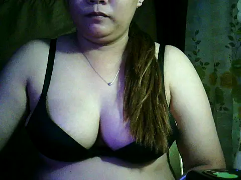 Snapshot of yuana25 chatting on 9, 10, 2025 yuana25 online show from 9, 10, 2025