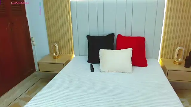 WildScarlet online show from 20, 10, 2025