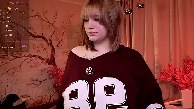 Snapshot of Morvelyn chatting on 19, 11, 2025 Morvelyn online show from 19, 11, 2025