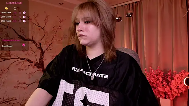 Snapshot of Morvelyn chatting on 26, 11, 2025 Morvelyn online show from 26, 11, 2025