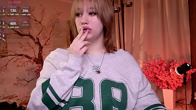 Snapshot of Morvelyn chatting on 20, 11, 2025 Morvelyn online show from 20, 11, 2025