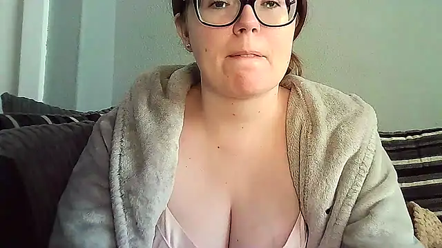 Curvy-BellaX online show from 8, 9, 2025