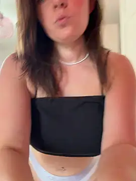 Snapshot of chloedlm5 chatting on 9, 6, 2026 chloedlm5 online show from 9, 6, 2026