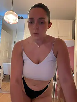 Snapshot of chloedlm5 chatting on 12, 7, 2026 chloedlm5 online show from 12, 7, 2026