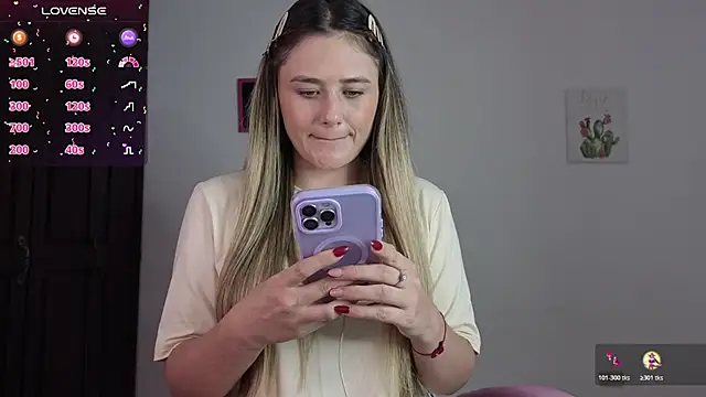 Snapshot of Veronika__Winslow_ chatting on 4, 11, 2025 Veronika Winslow online show from 4, 11, 2025