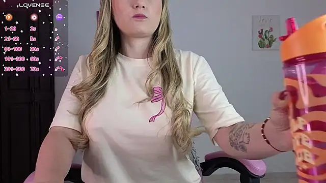 Snapshot of Veronika__Winslow_ chatting on 31, 10, 2025 Veronika Winslow online show from 31, 10, 2025