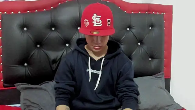 Snapshot of Thiago_Divine_ chatting on 17, 10, 2025 Thiago Divine online show from 17, 10, 2025