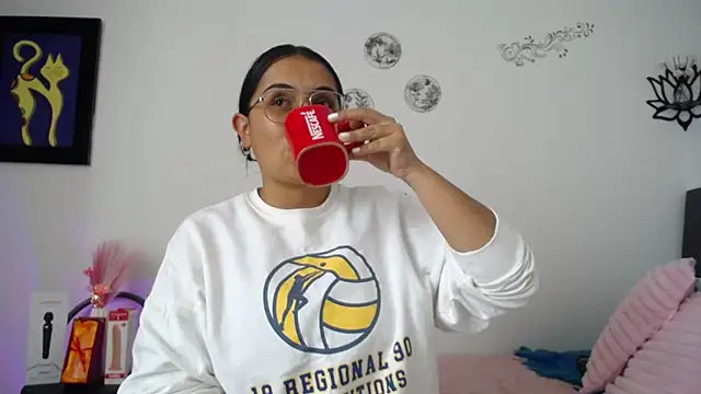 Snapshot of MelissaRhodes chatting on 4, 6, 2026 MelissaRhodes online show from 4, 6, 2026