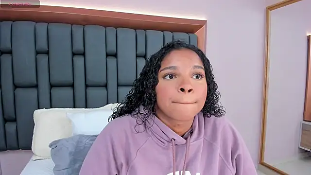 LisaMendez online show from 18, 10, 2025