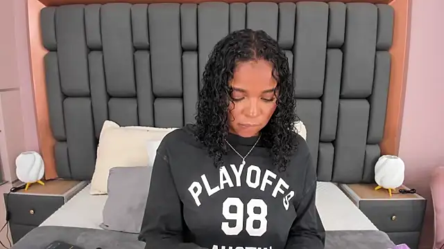 LisaMendez online show from 5, 11, 2025