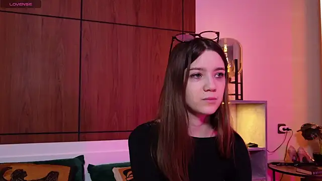 Alison kisss online show from 24, 3, 2026