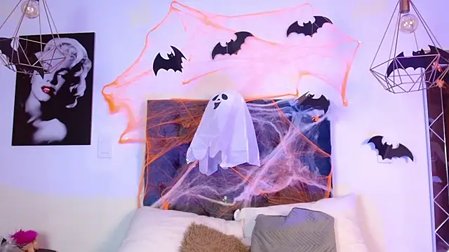 Snapshot of Lilith_Nocturne chatting on 8, 10, 2025 Lilith Nocturne online show from 8, 10, 2025