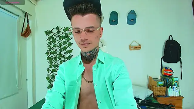 Snapshot of Gold_Loyal77 chatting on 28, 6, 2026 Gold Loyal77 online show from 28, 6, 2026