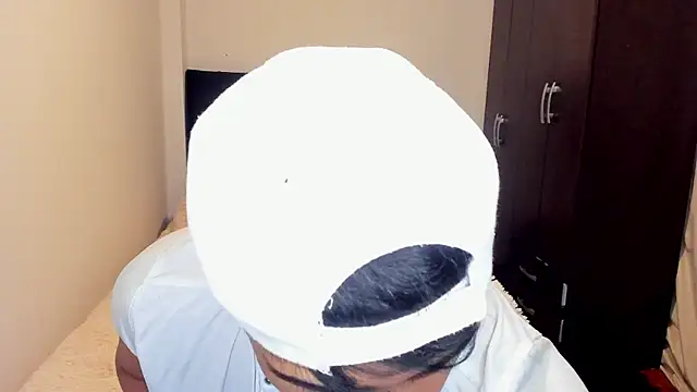 stylish men online show from 19, 9, 2025