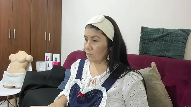 kiraGeiner online show from 1, 12, 2025