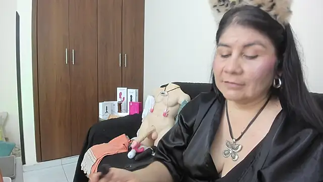 kiraGeiner online show from 18, 11, 2025