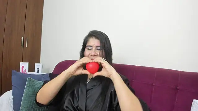 kiraGeiner online show from 18, 12, 2025