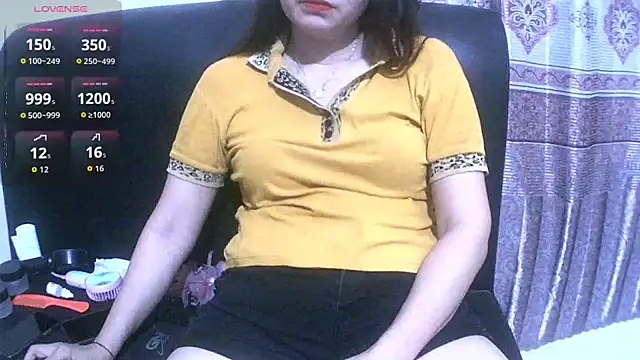 Snapshot of Owe_chan chatting on 1, 7, 2026 Owe chan online show from 1, 7, 2026