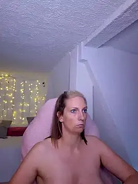 SexyJulia21 online show from 6, 2, 2025