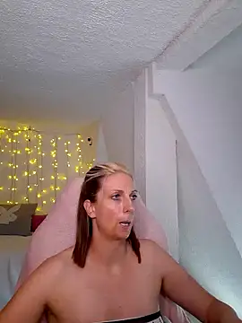 SexyJulia21 online show from 3, 2, 2025
