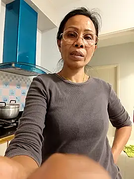 Snapshot of Mama_Eva_1 chatting on 25, 4, 2026 Mama Eva 1 online show from 25, 4, 2026