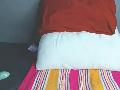 SlenderCharm98 online show from 30, 10, 2025