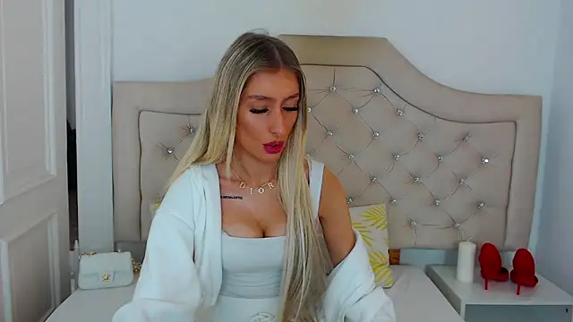 Snapshot of NatalieSensual chatting on 19, 10, 2025 NatalieSensual online show from 19, 10, 2025