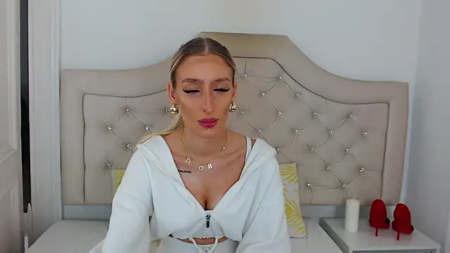 Snapshot of NatalieSensual chatting on 8, 10, 2025 NatalieSensual online show from 8, 10, 2025