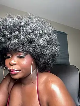 WomanNextdoor1 online show from 21, 4, 2026