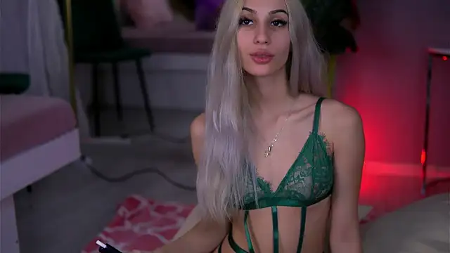 Snapshot of AwaLynch chatting on 14, 1, 2026 AwaLynch online show from 14, 1, 2026