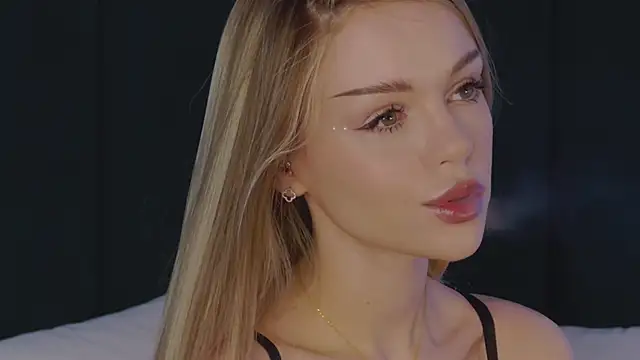 MarilynNova online show from 15, 4, 2026