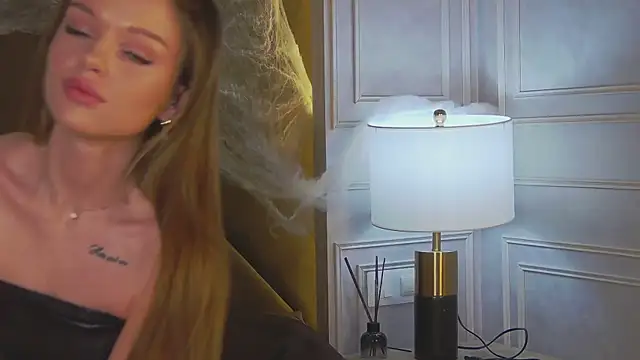 MarilynNova online show from 31, 10, 2025