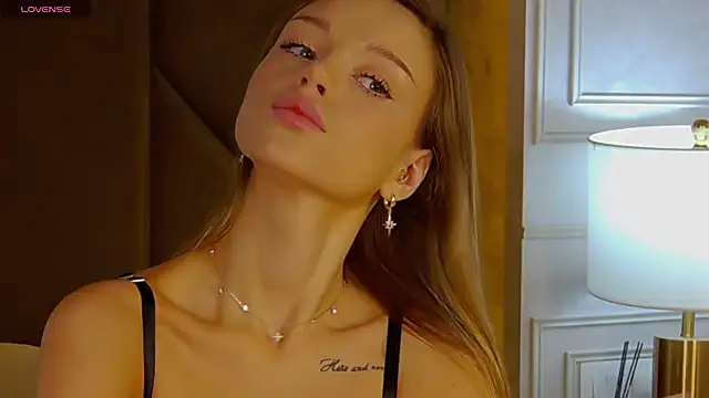 MarilynNova online show from 6, 11, 2025