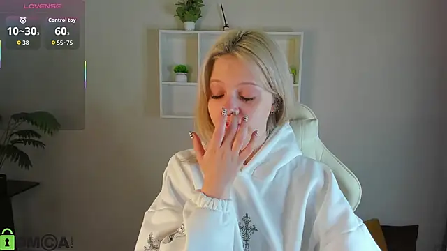 Snapshot of Allice_Cox chatting on 24, 10, 2025 Allice Cox online show from 24, 10, 2025