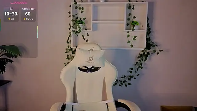 Snapshot of Allice_Cox chatting on 2, 12, 2025 Allice Cox online show from 2, 12, 2025