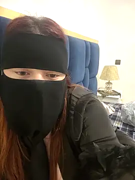 Snapshot of _Douna_-_ chatting on 7, 11, 2025 Douna - online show from 7, 11, 2025