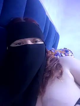 Snapshot of _Douna_-_ chatting on 8, 10, 2025 Douna - online show from 8, 10, 2025