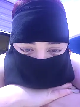 Snapshot of _Douna_-_ chatting on 17, 10, 2025 Douna - online show from 17, 10, 2025