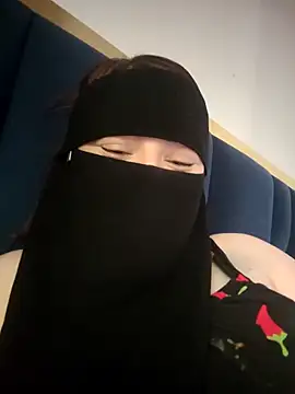 Snapshot of _Douna_-_ chatting on 5, 11, 2025 Douna - online show from 5, 11, 2025