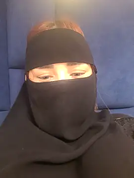 Snapshot of _Douna_-_ chatting on 25, 10, 2025 Douna - online show from 25, 10, 2025