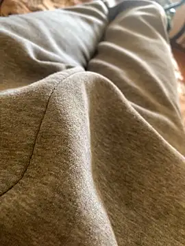 Snapshot of MuzzyFacing chatting on 8, 4, 2026 MuzzyFacing online show from 8, 4, 2026