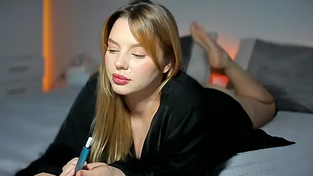 LilyFlamee online show from 4, 3, 2026